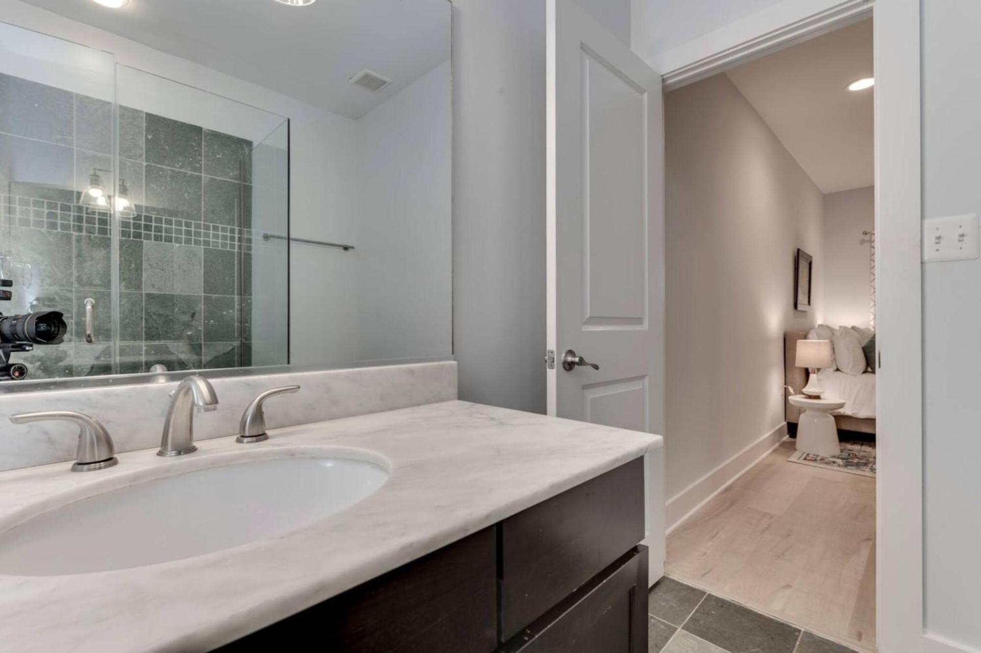 Апартаменты Luxe 2Bd2Ba Townhouse In Hip Area - Near Metro Вашингтон Экстерьер фото
